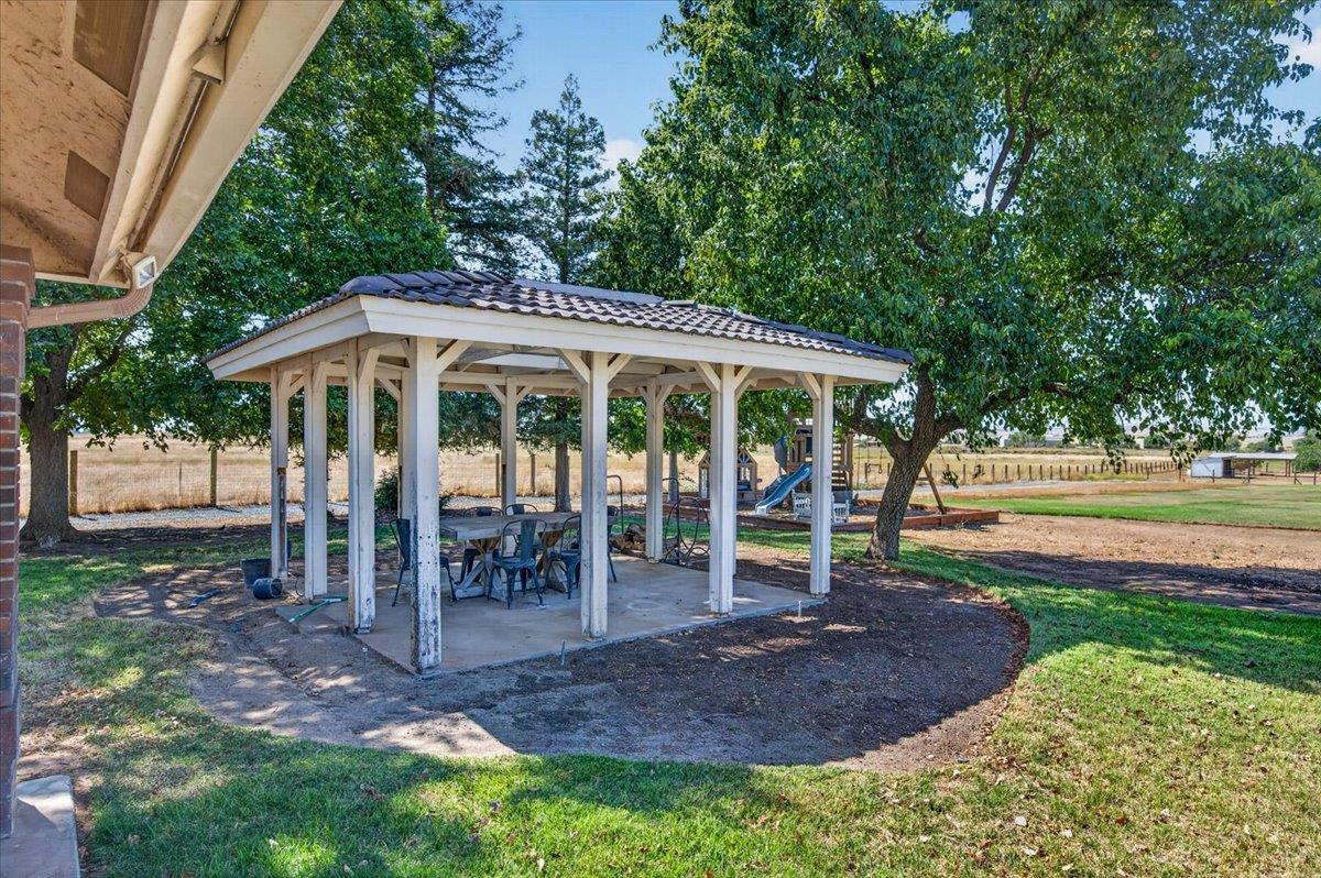 12228 Tollhouse Rd, Clovis, CA 93619