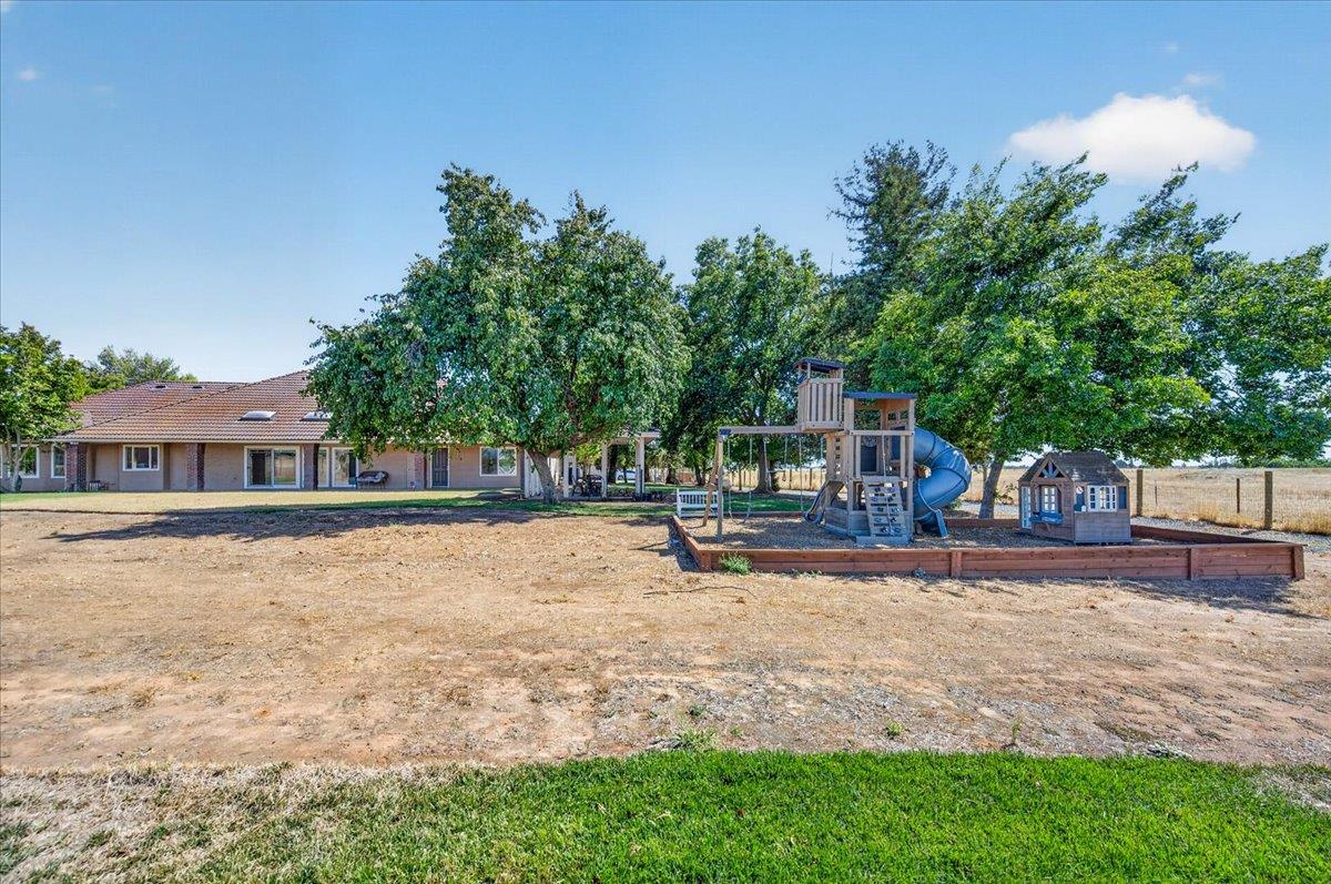 12228 Tollhouse Rd, Clovis, CA 93619