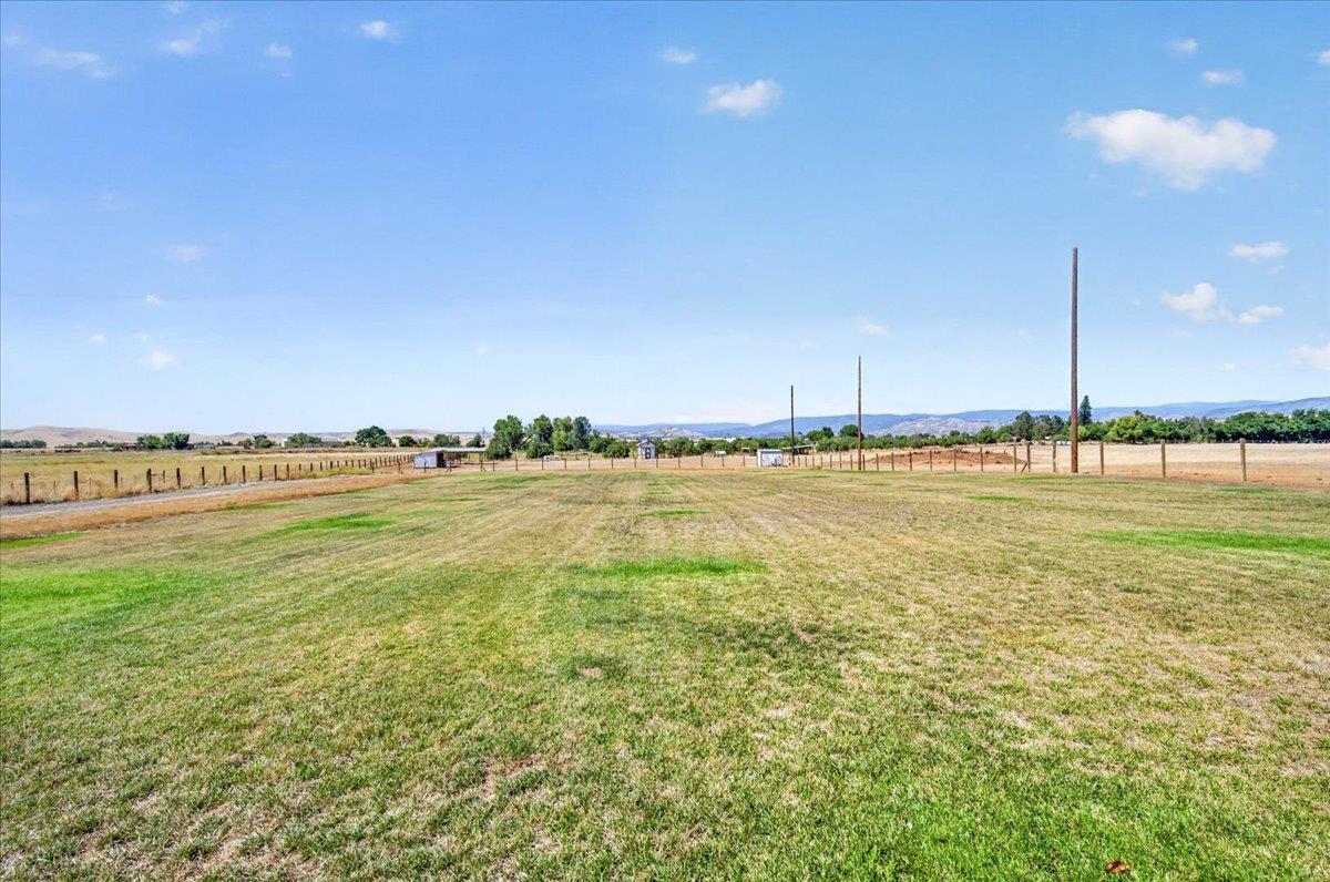 12228 Tollhouse Rd, Clovis, CA 93619