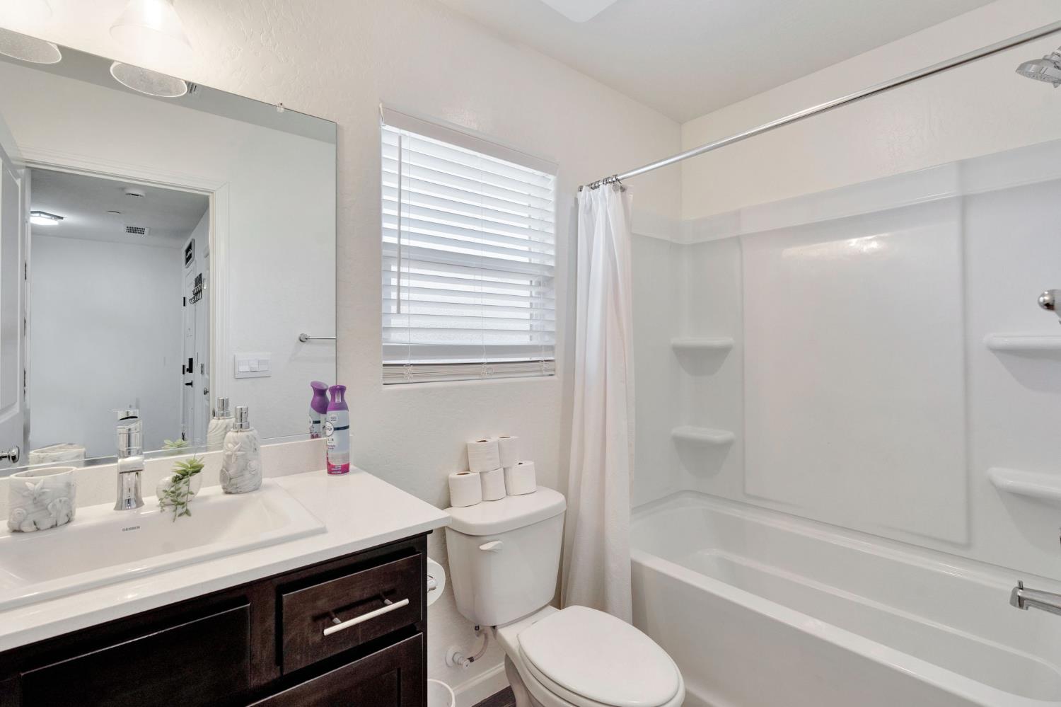 524 San Carlos Ave, Madera, CA 93637