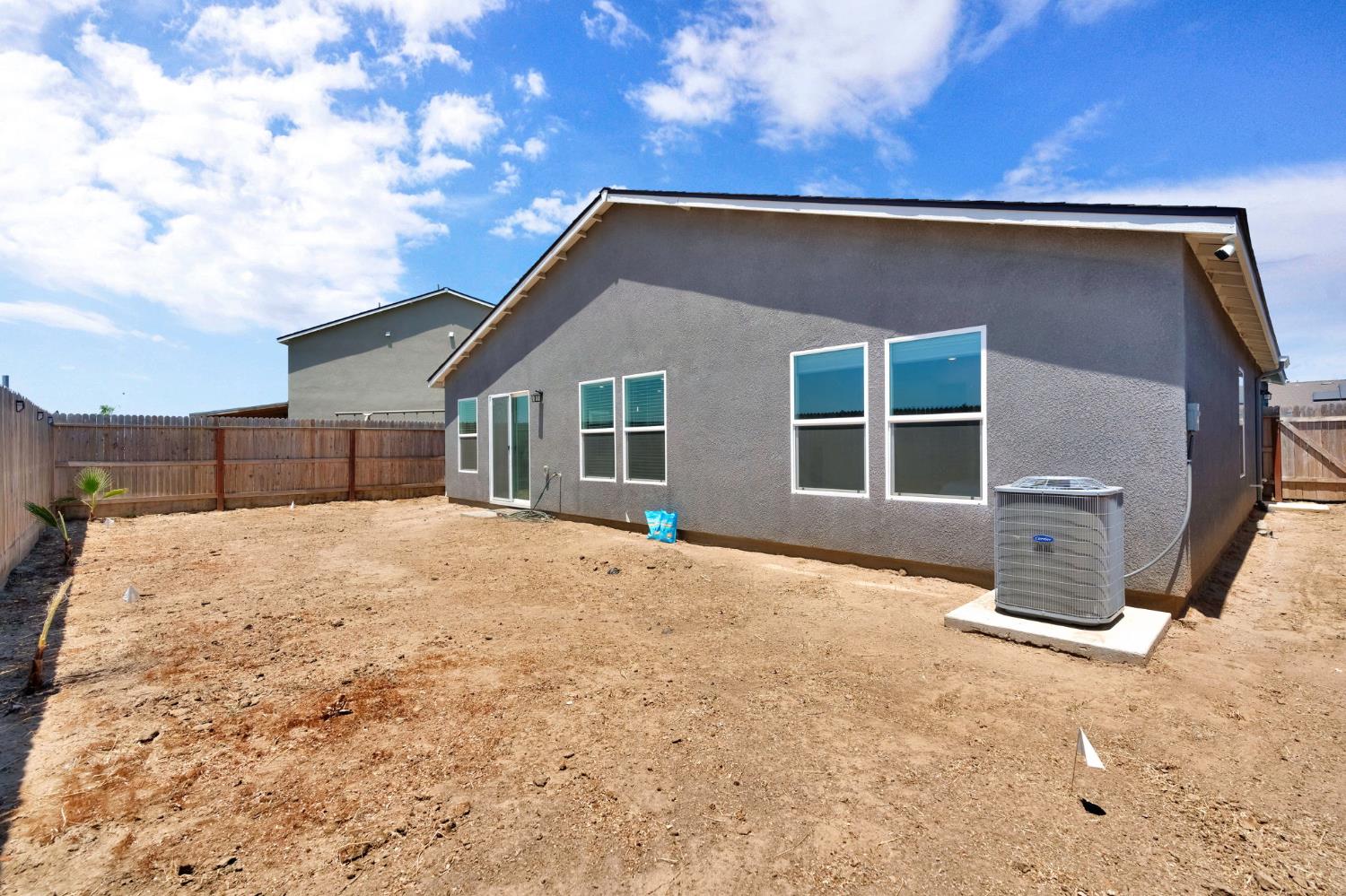 524 San Carlos Ave, Madera, CA 93637