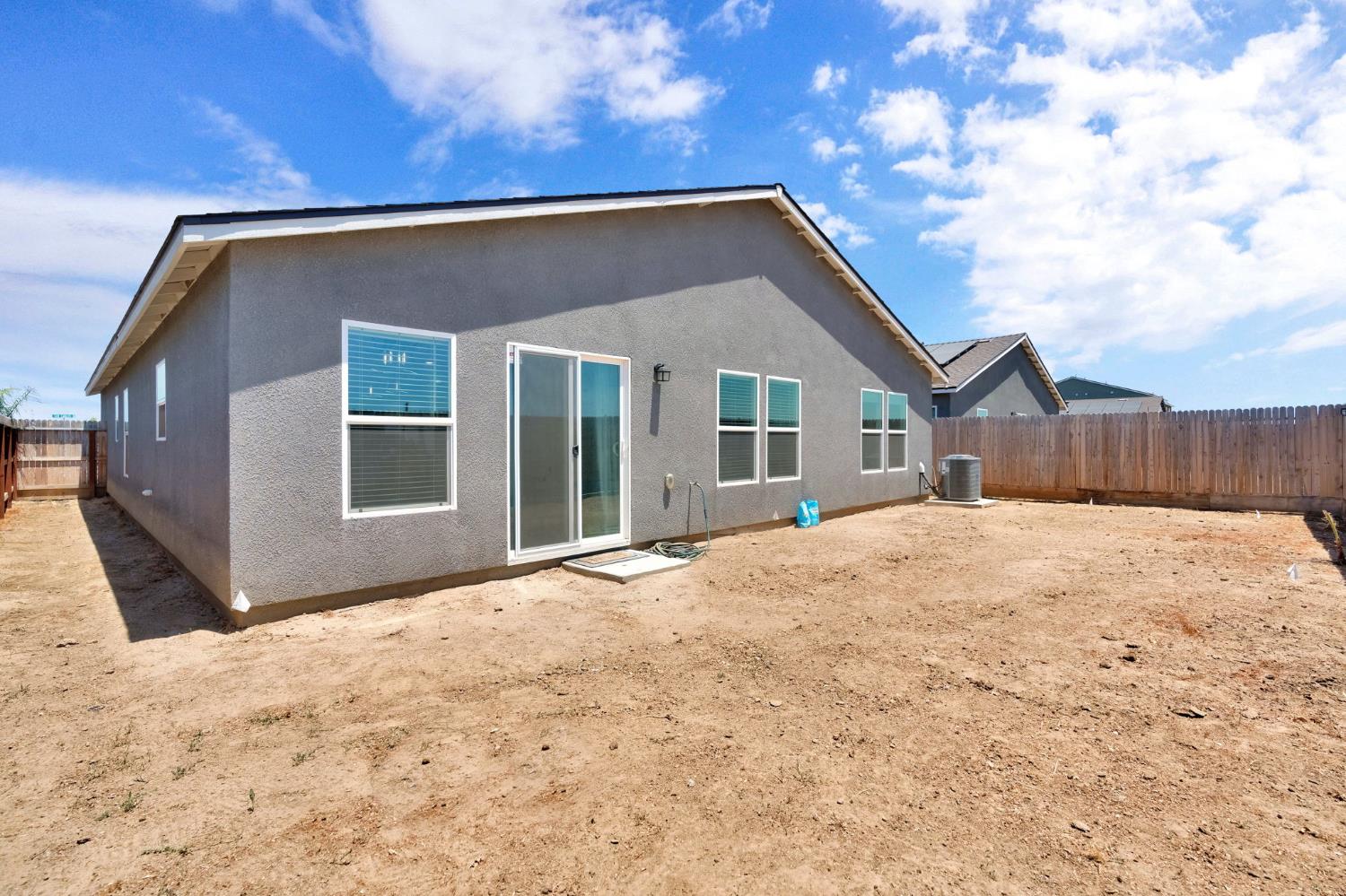 524 San Carlos Ave, Madera, CA 93637