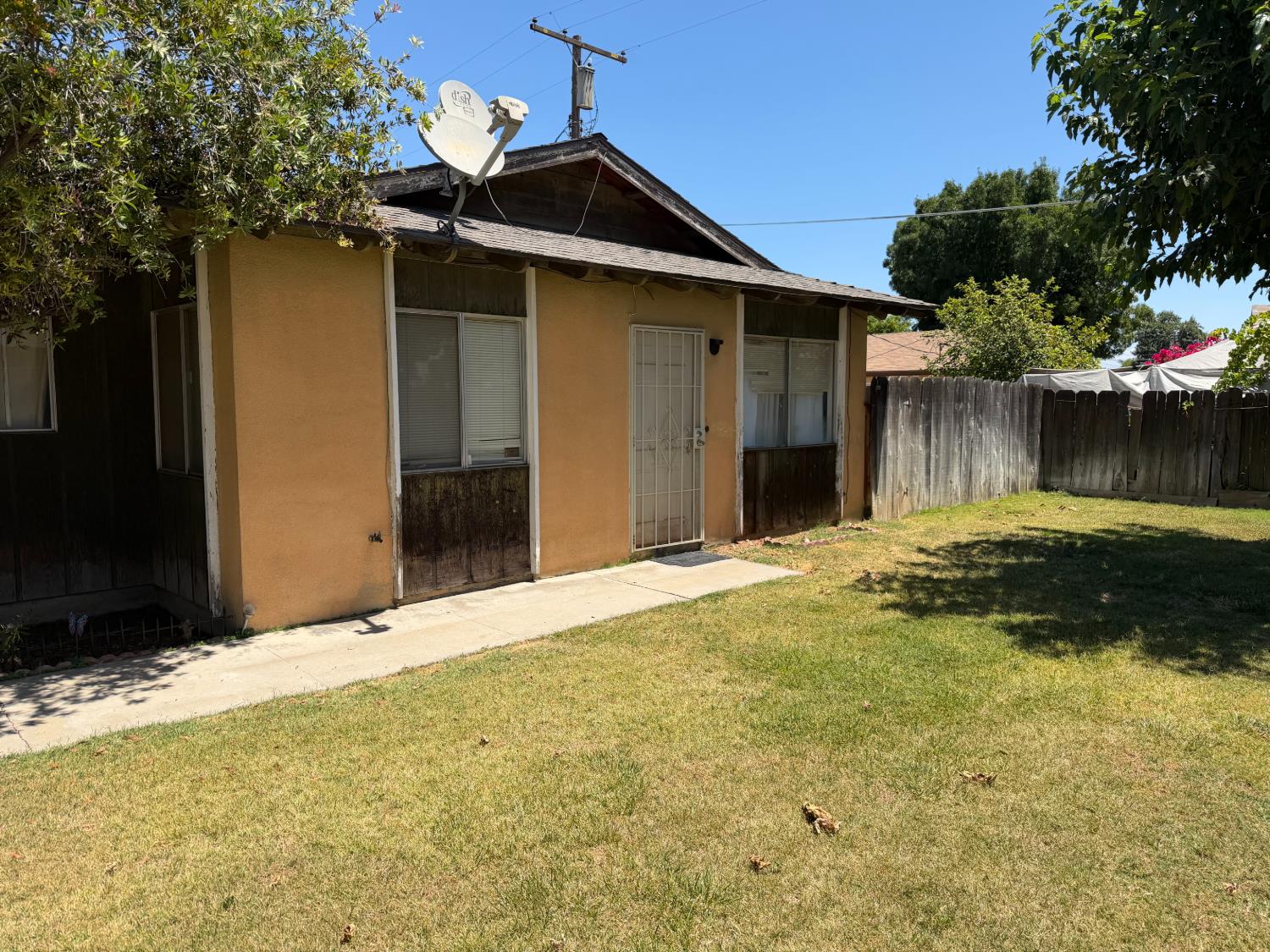 1991 1993 Parker Pl, Hanford, CA 93230