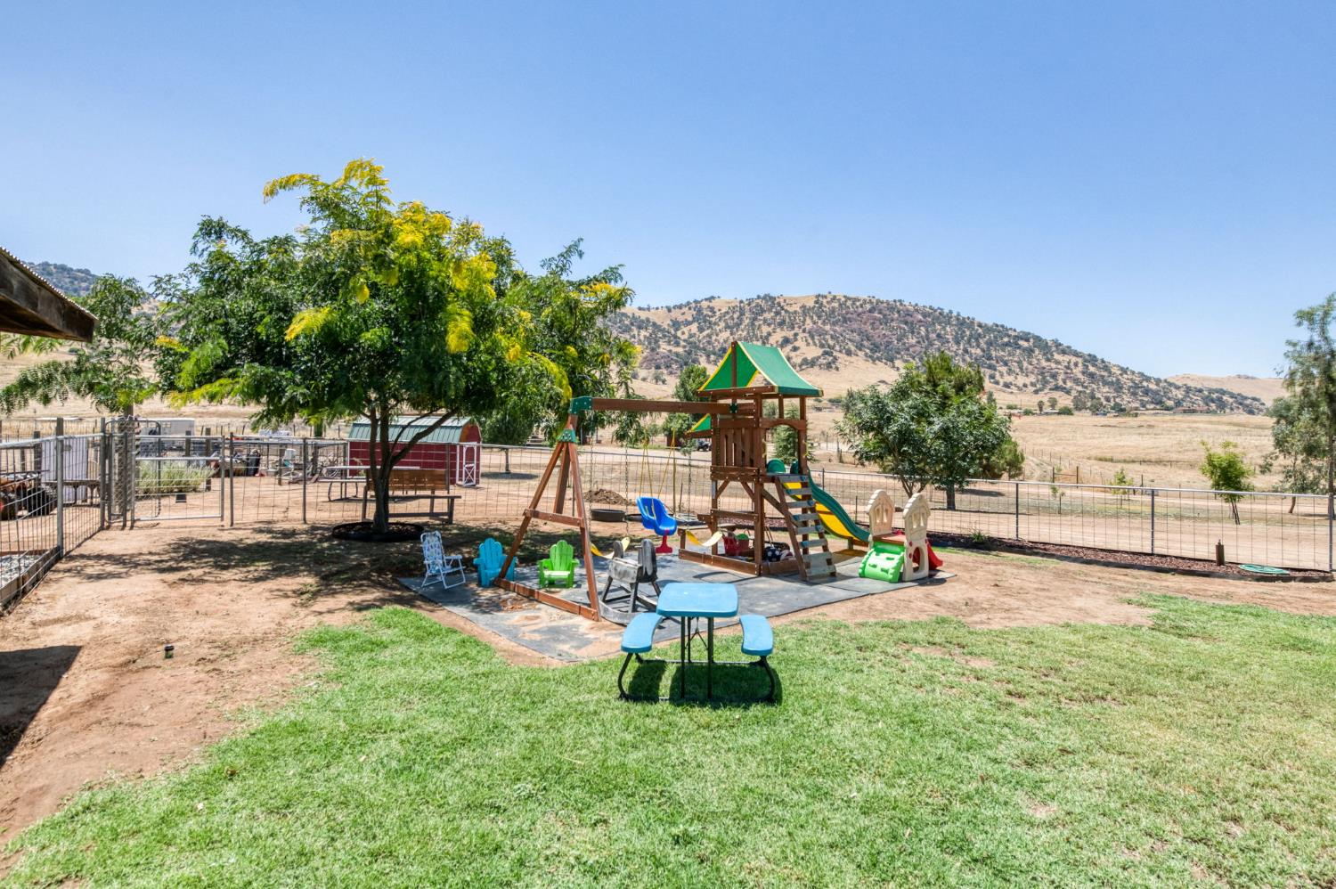 1969 Pederson Ave, Sanger, CA 93657