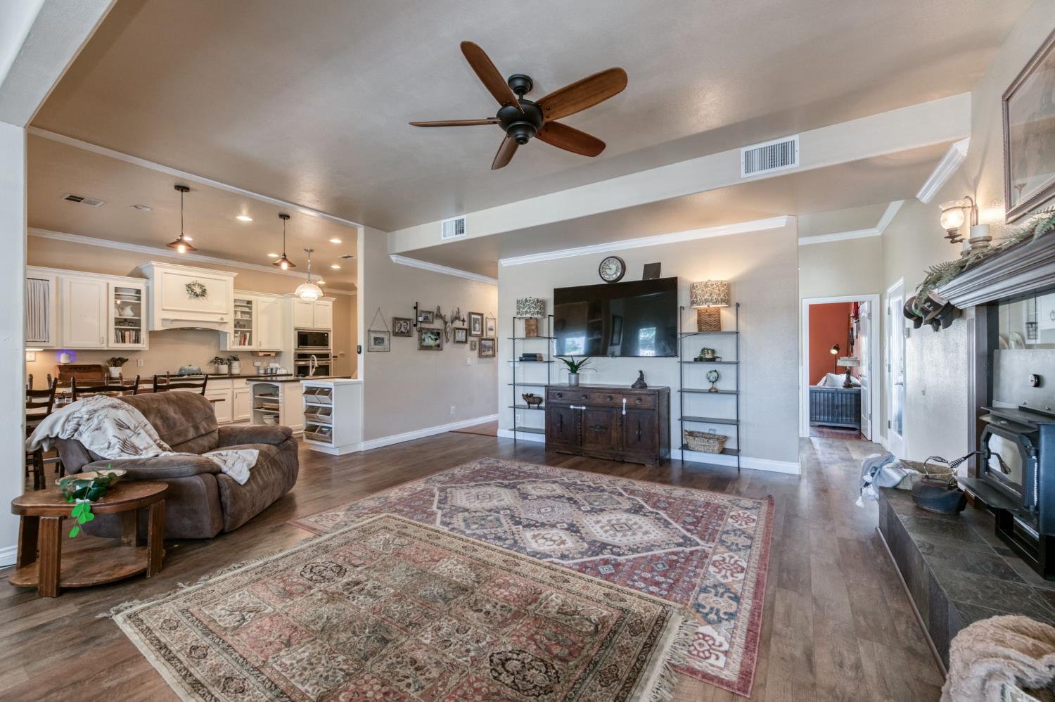 1969 Pederson Ave, Sanger, CA 93657