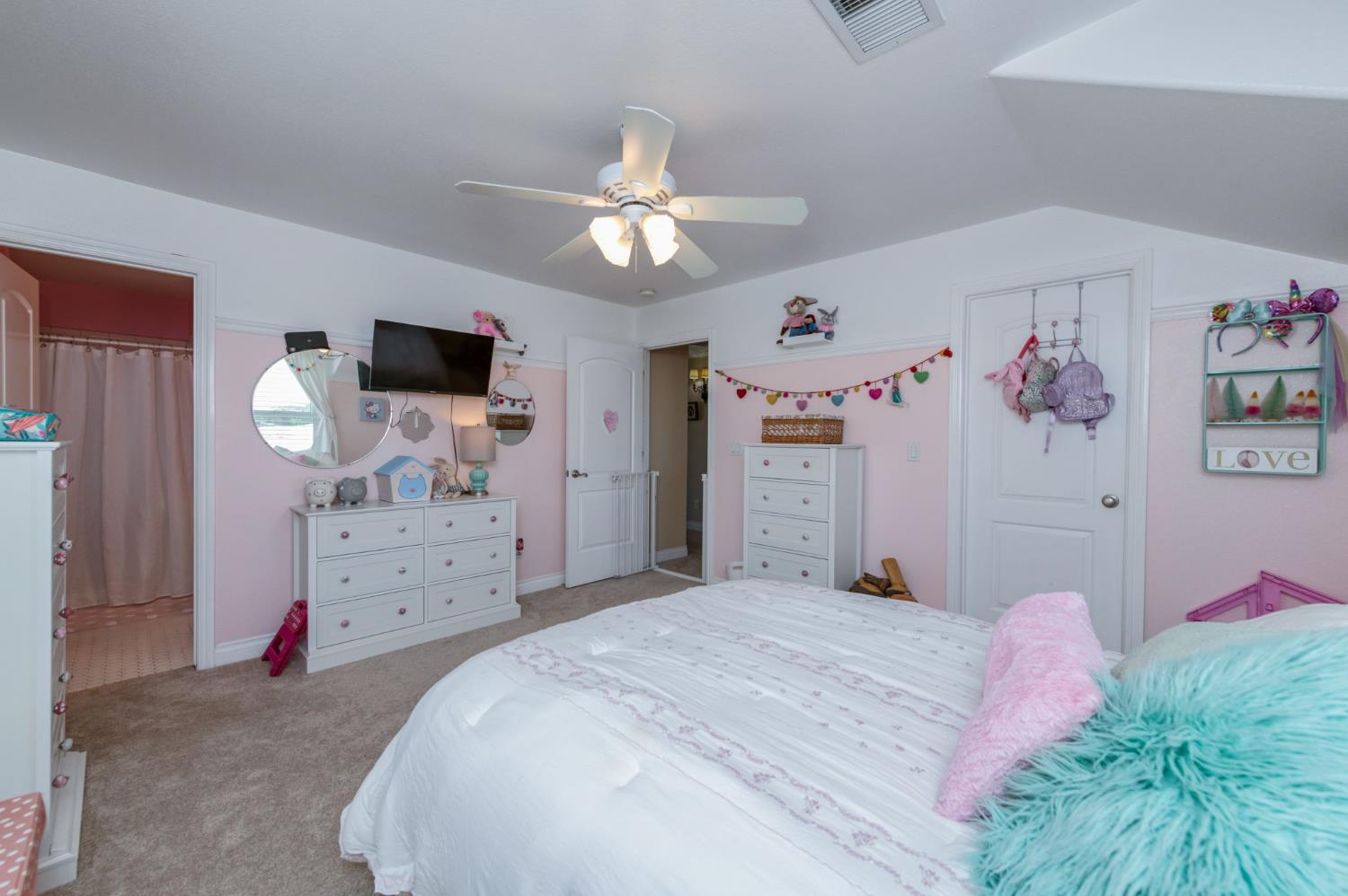 1969 Pederson Ave, Sanger, CA 93657