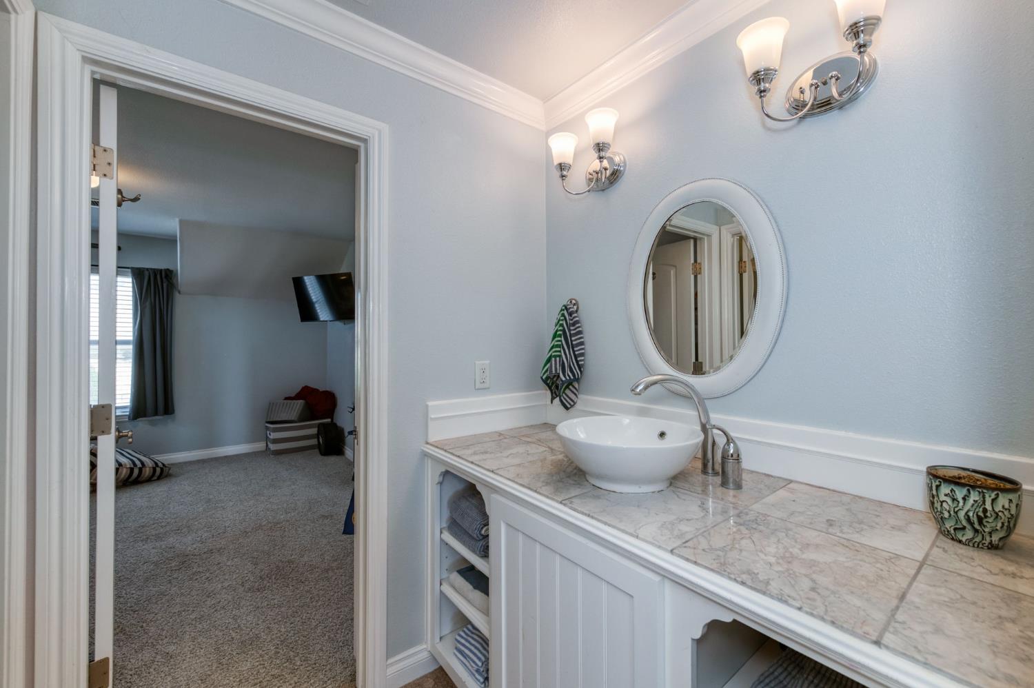 1969 Pederson Ave, Sanger, CA 93657