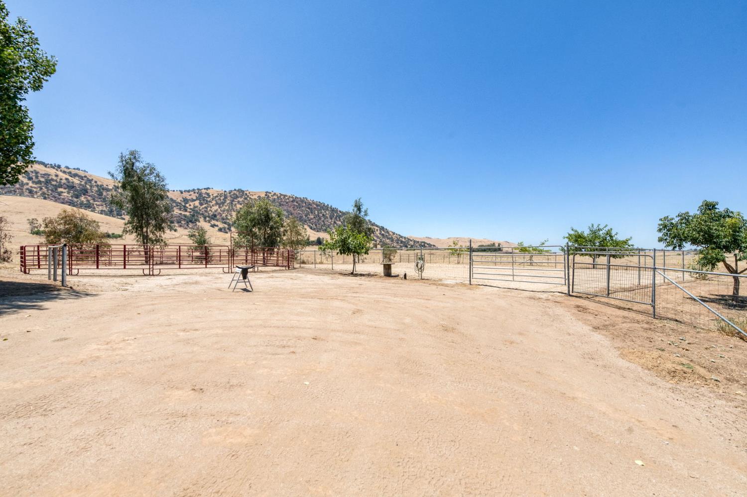 1969 Pederson Ave, Sanger, CA 93657