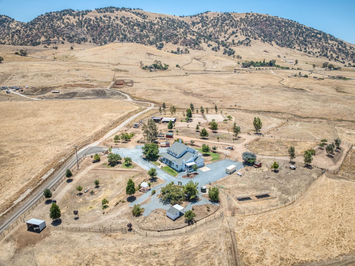 1969 Pederson Ave, Sanger, CA 93657