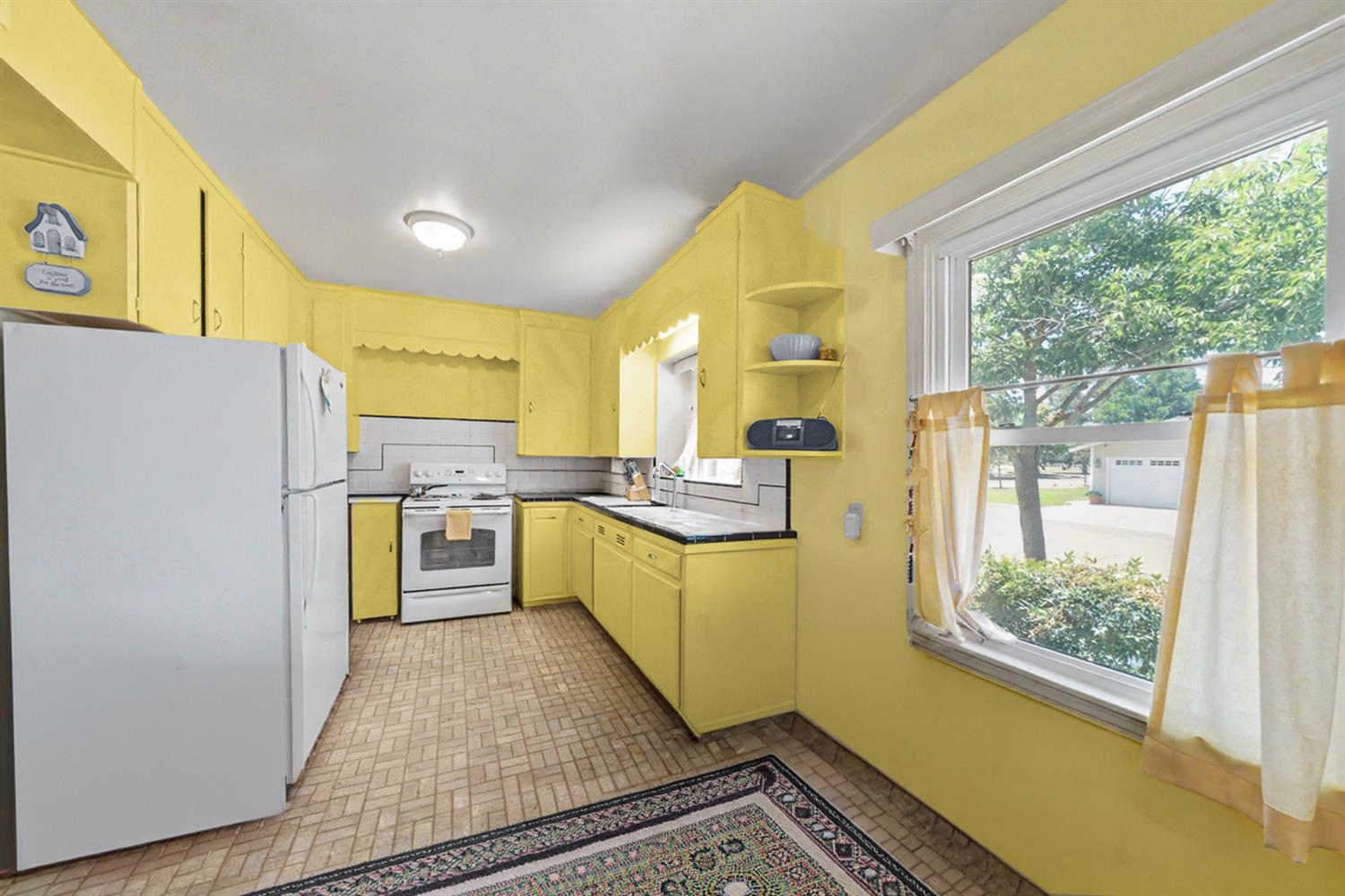 2374 N Olive St, Dos Palos, CA 93620