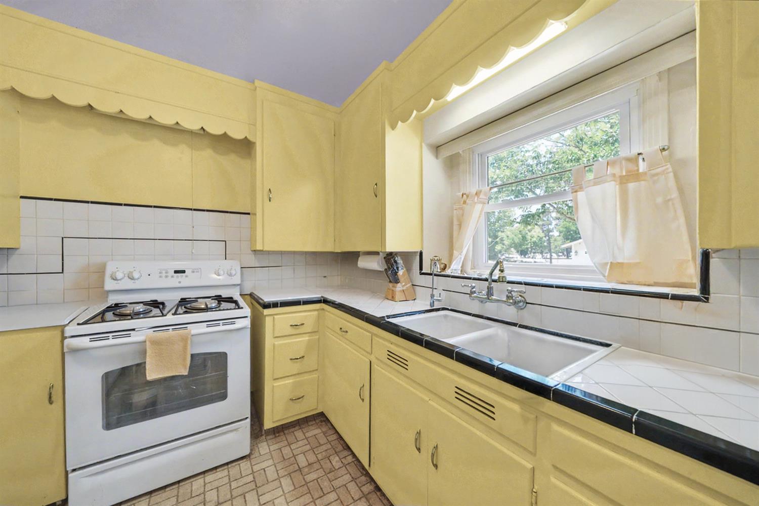 2374 N Olive St, Dos Palos, CA 93620
