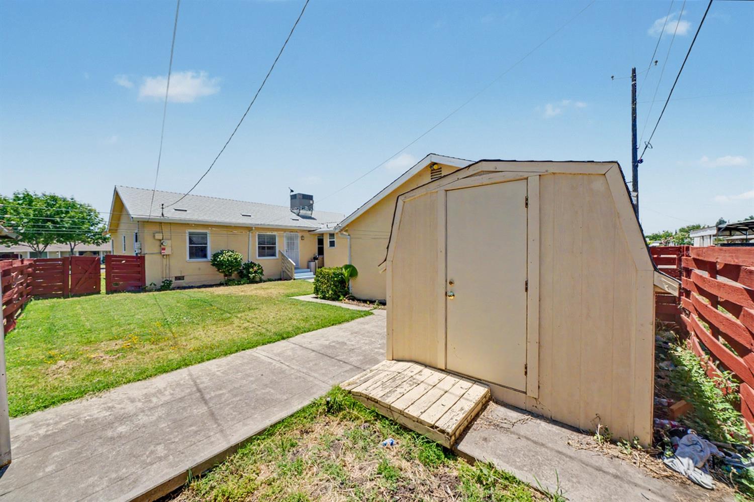 2374 N Olive St, Dos Palos, CA 93620