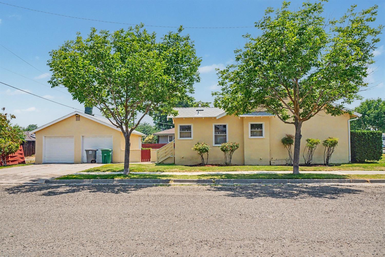 2374 N Olive St, Dos Palos, CA 93620