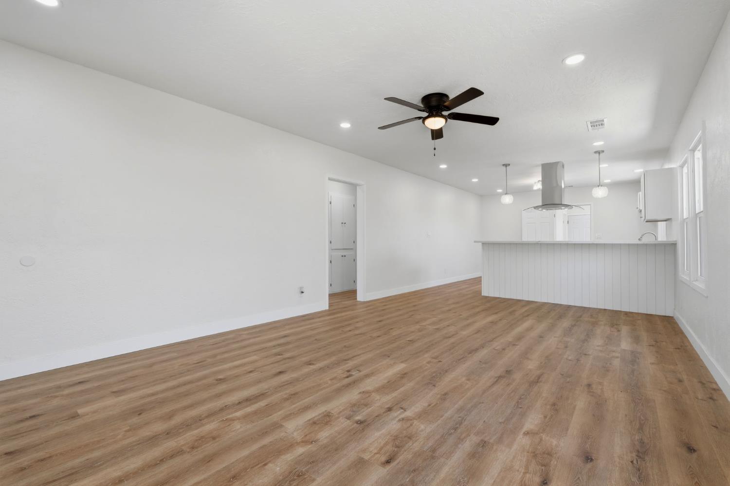 35 S Howland St, Porterville, CA 93257