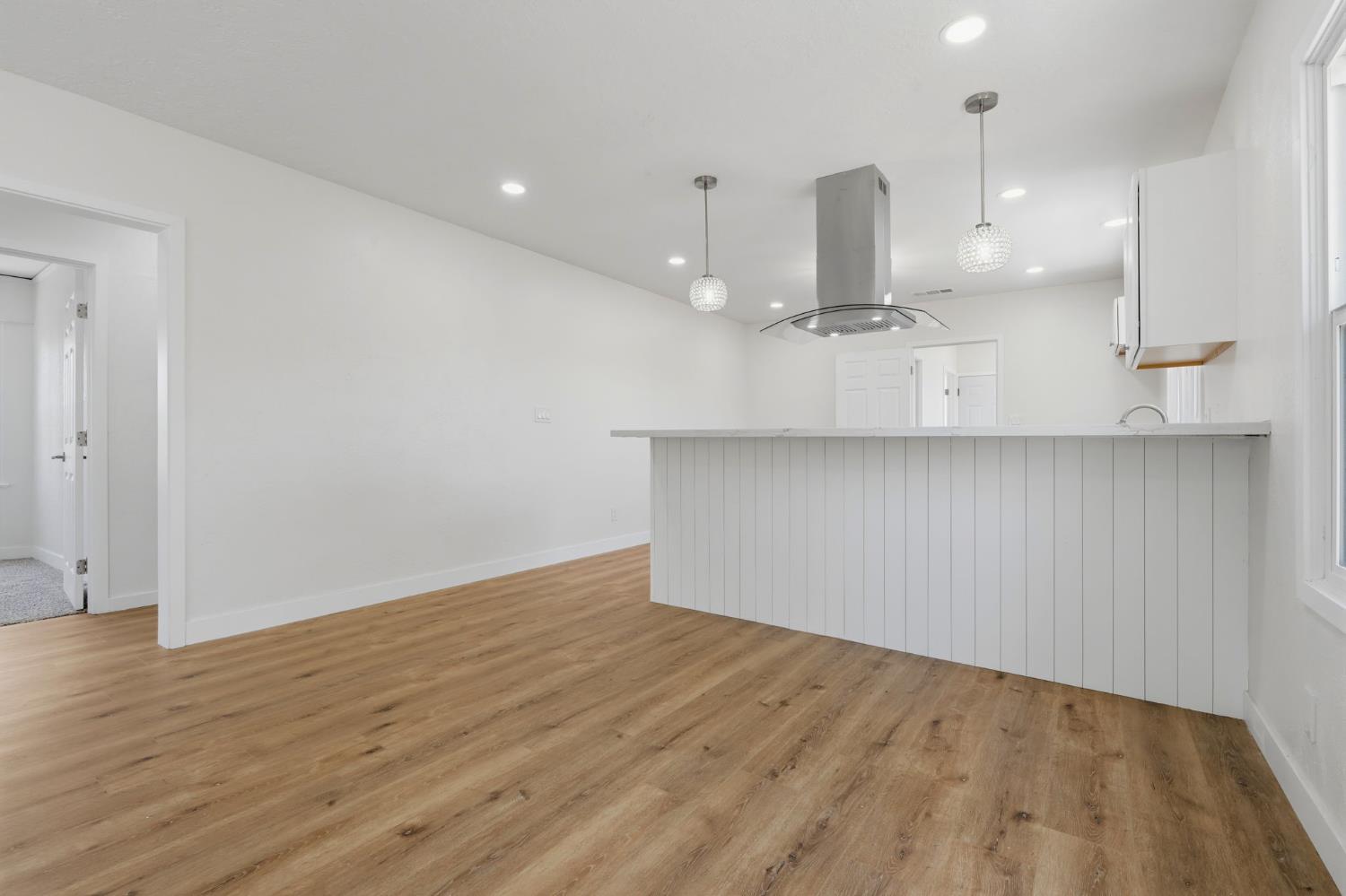 35 S Howland St, Porterville, CA 93257