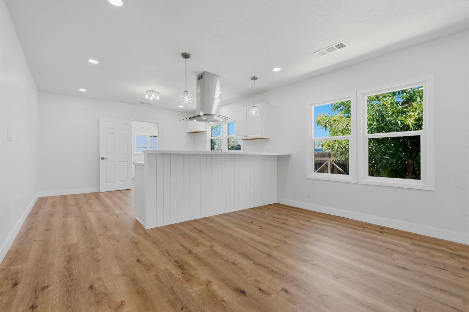 35 S Howland St, Porterville, CA 93257