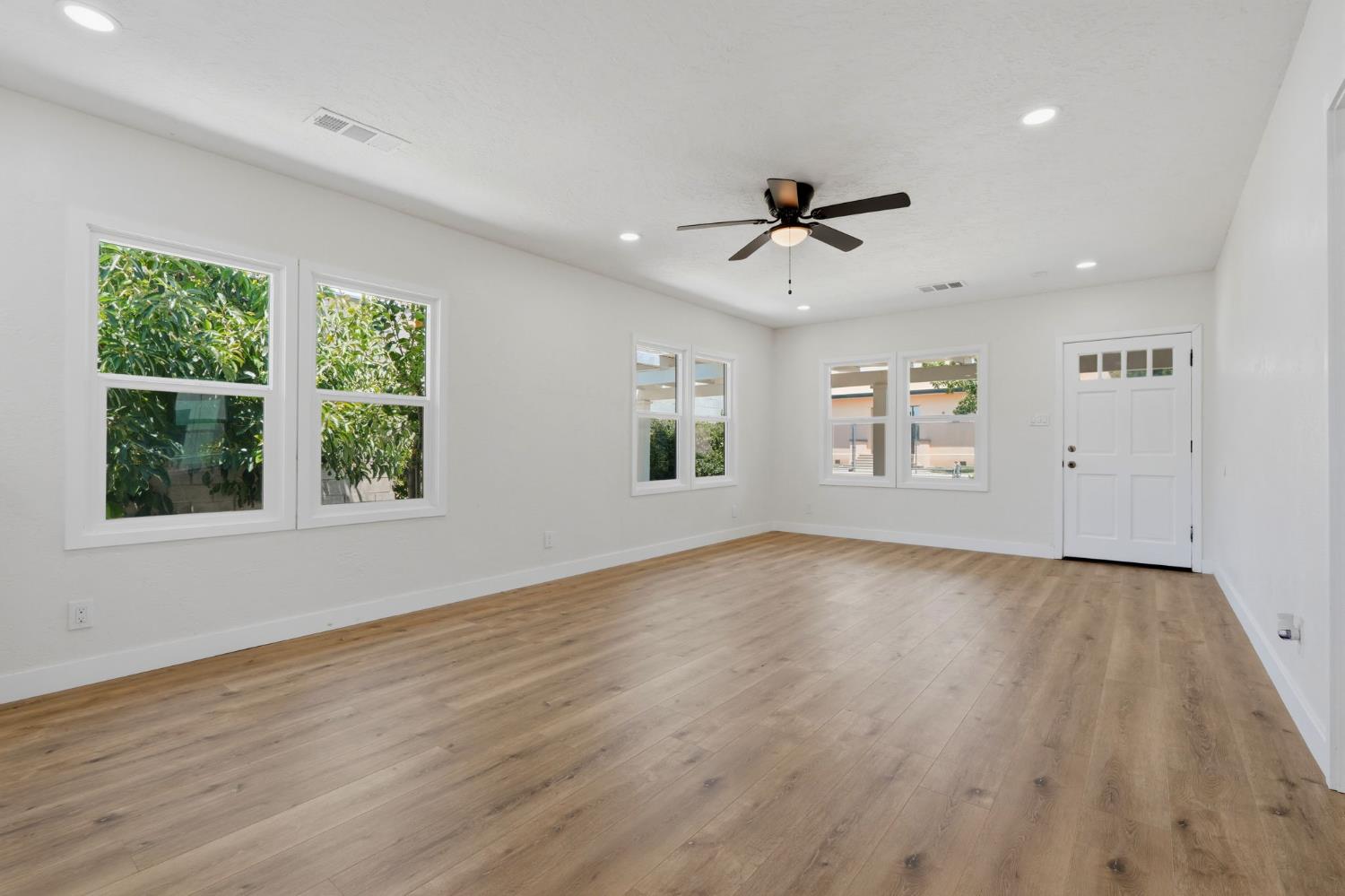 35 S Howland St, Porterville, CA 93257