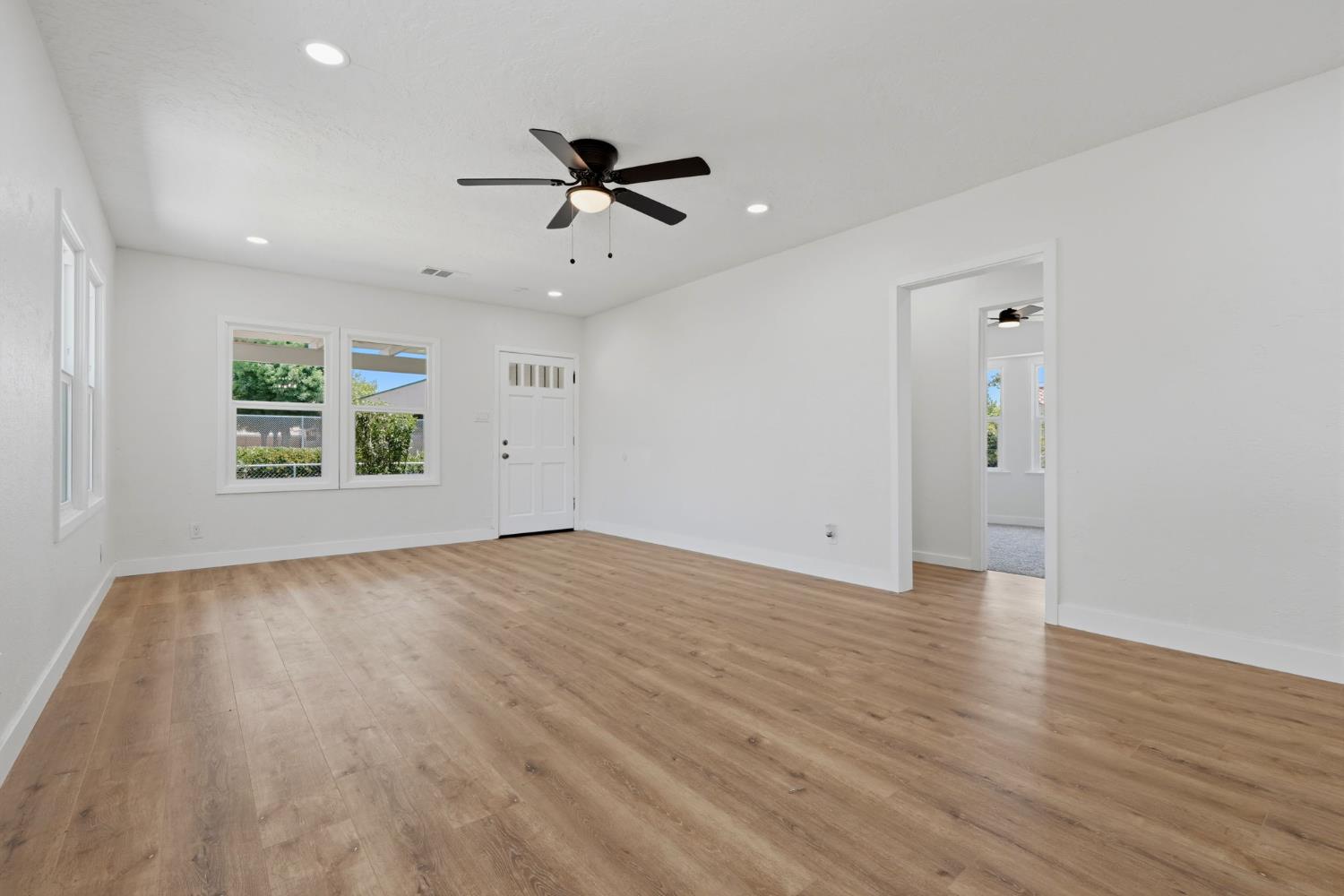 35 S Howland St, Porterville, CA 93257