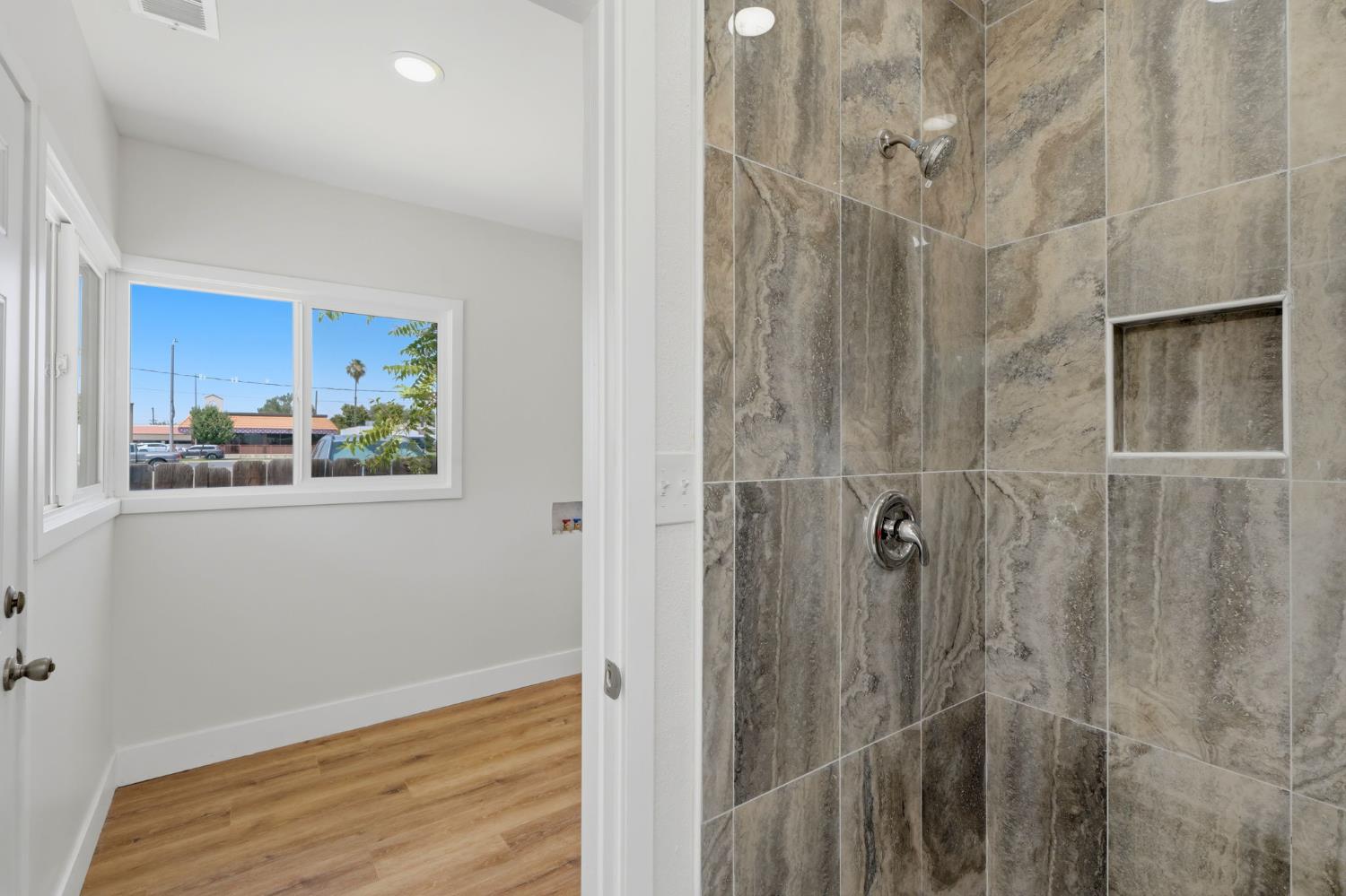 35 S Howland St, Porterville, CA 93257