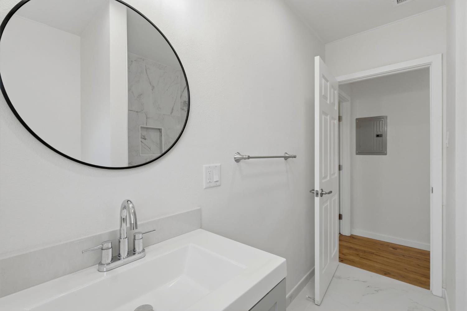 35 S Howland St, Porterville, CA 93257