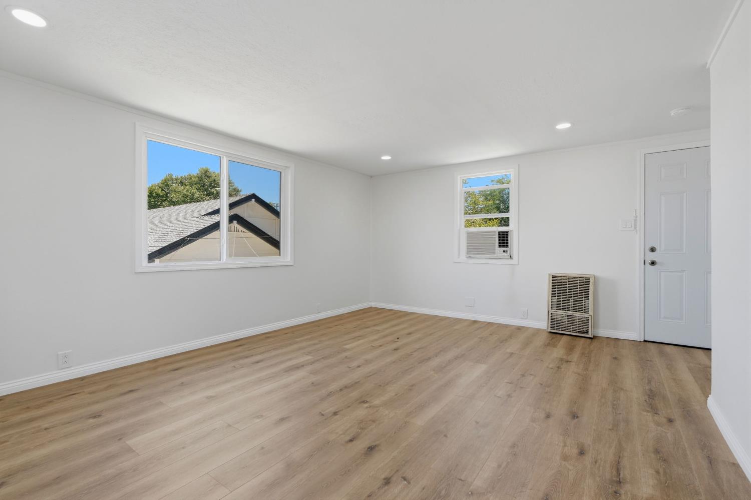 35 S Howland St, Porterville, CA 93257