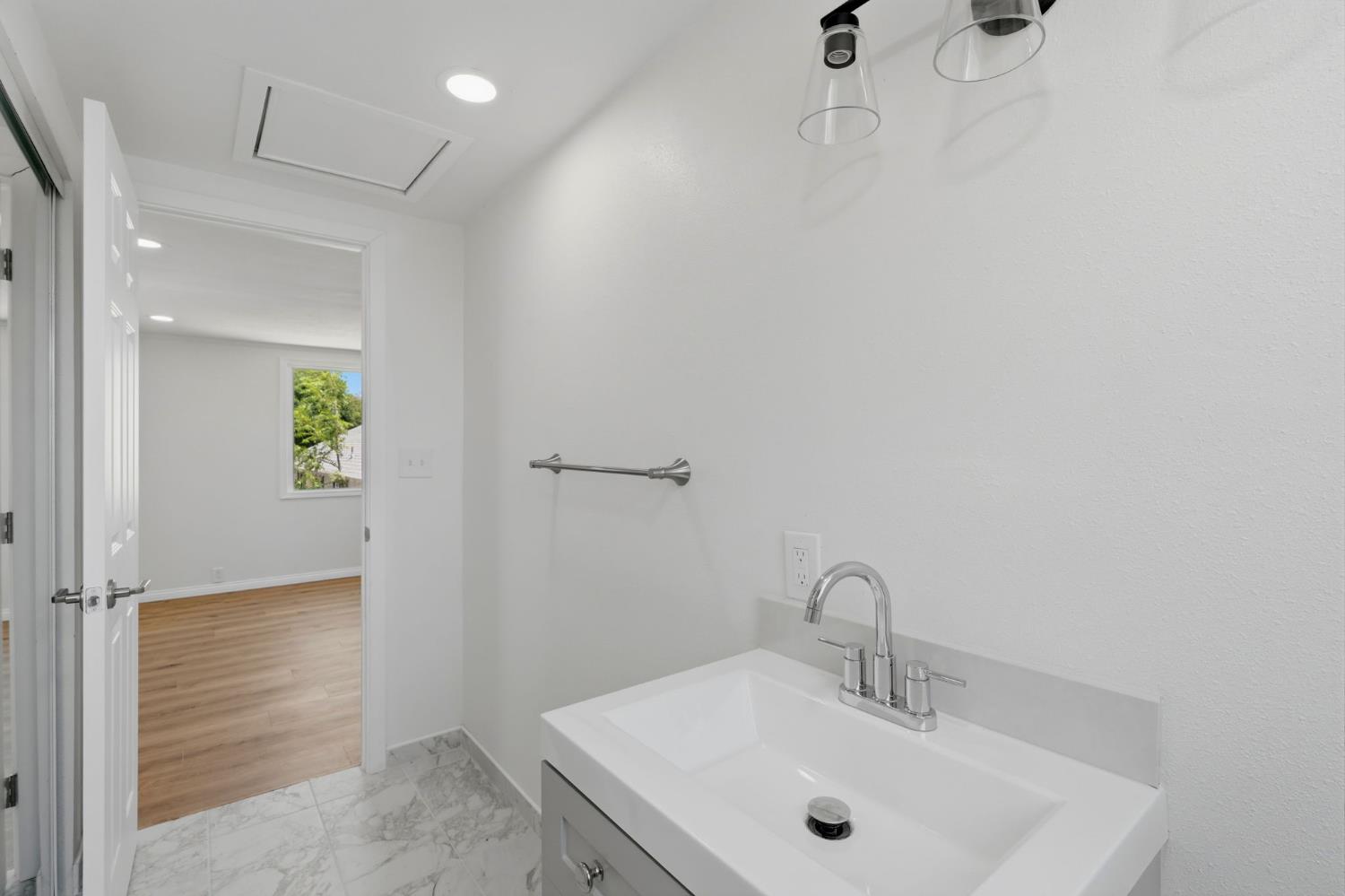35 S Howland St, Porterville, CA 93257