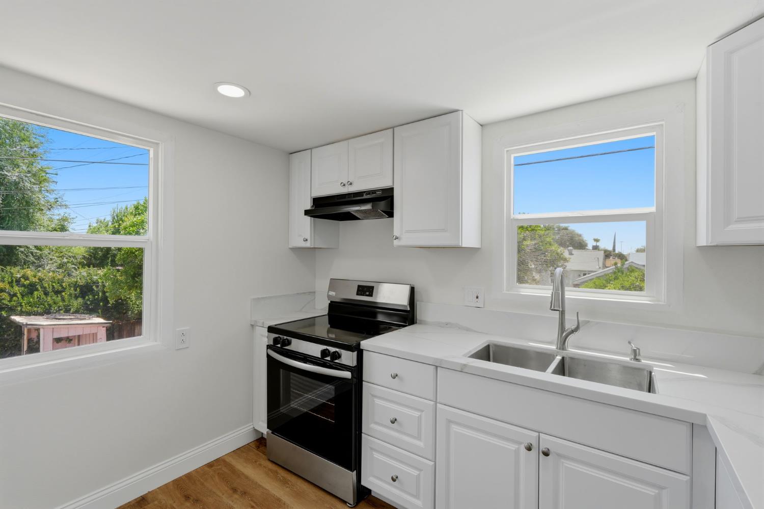35 S Howland St, Porterville, CA 93257