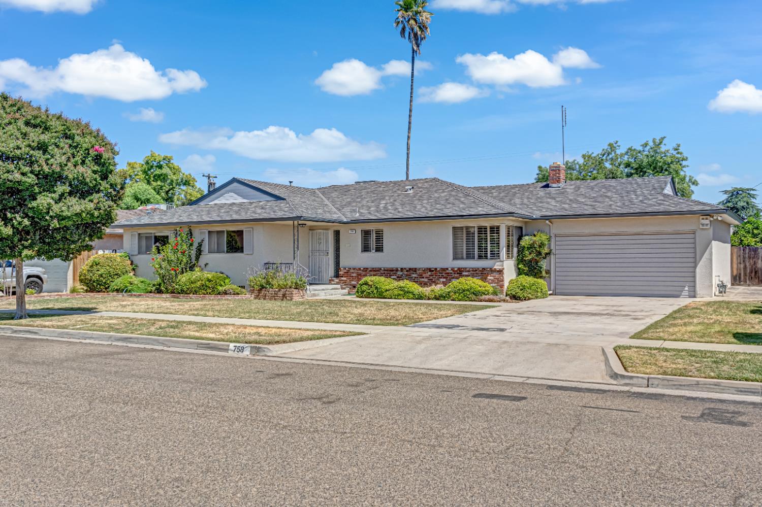 758 E Dovewood Ln, Fresno, CA 93710