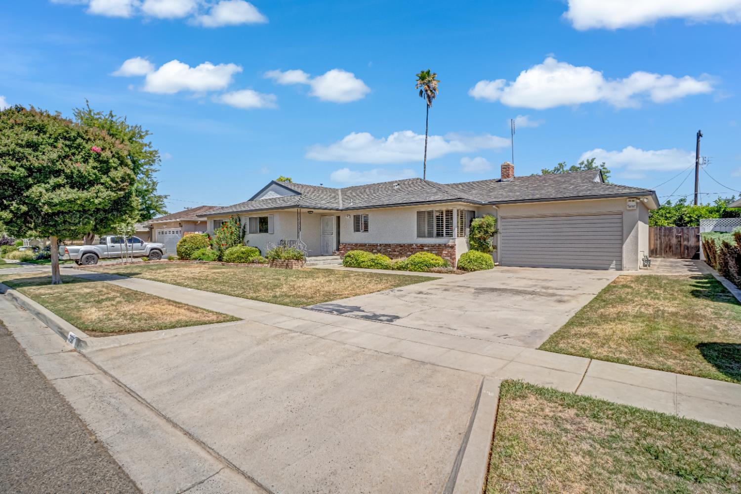 758 E Dovewood Ln, Fresno, CA 93710