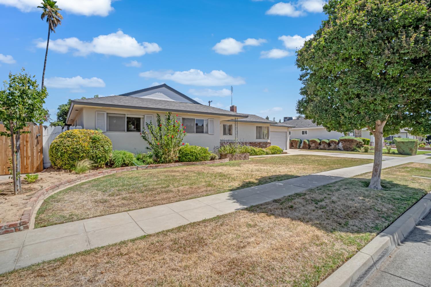 758 E Dovewood Ln, Fresno, CA 93710