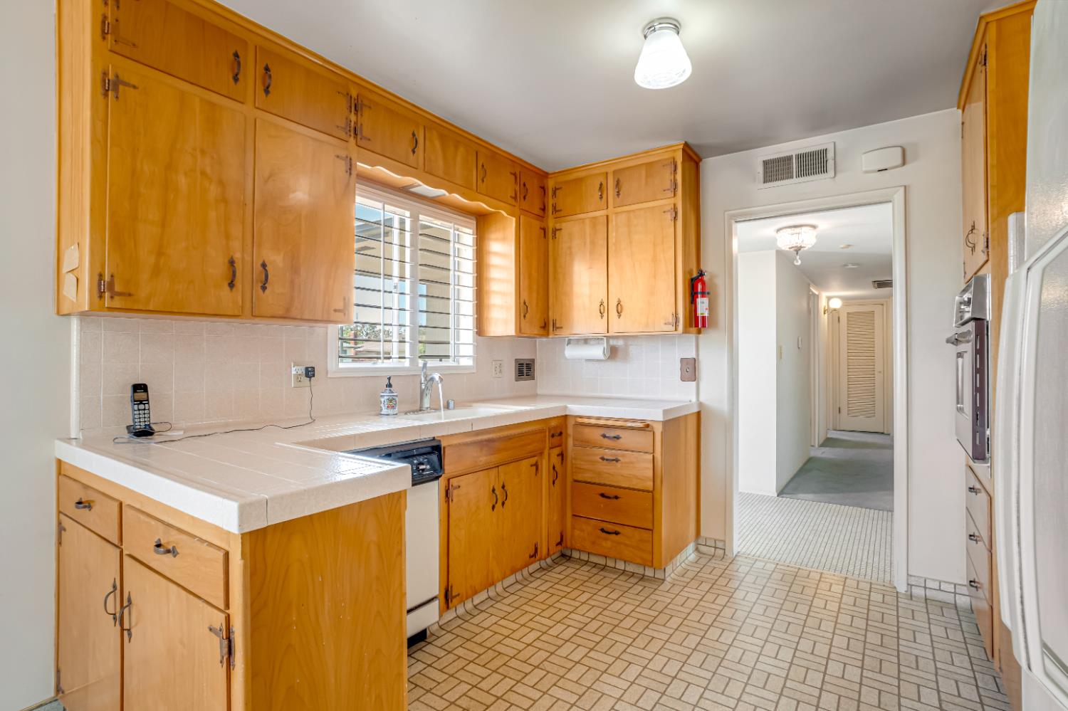 758 E Dovewood Ln, Fresno, CA 93710