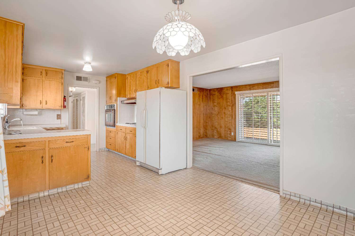 758 E Dovewood Ln, Fresno, CA 93710