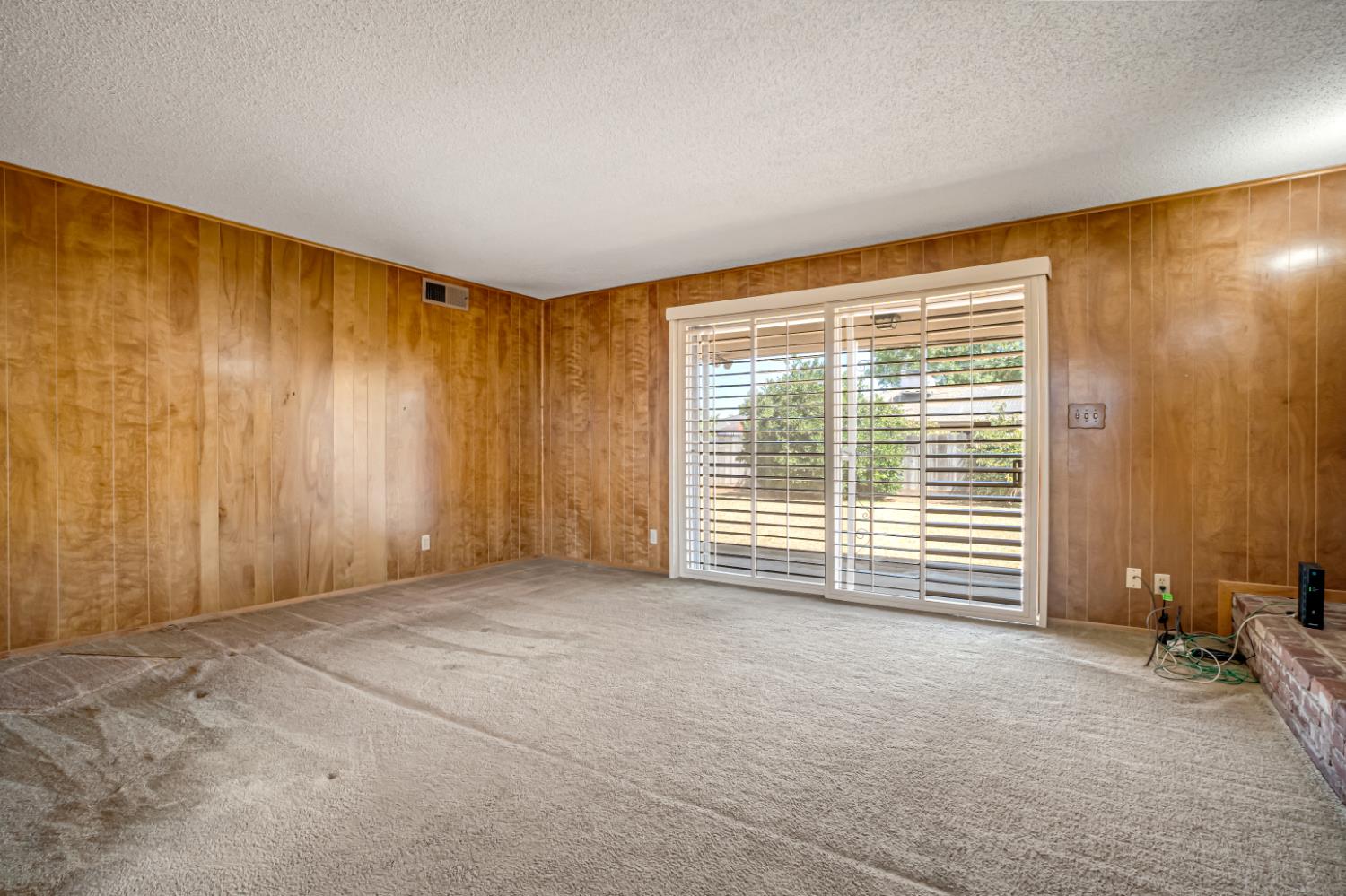 758 E Dovewood Ln, Fresno, CA 93710