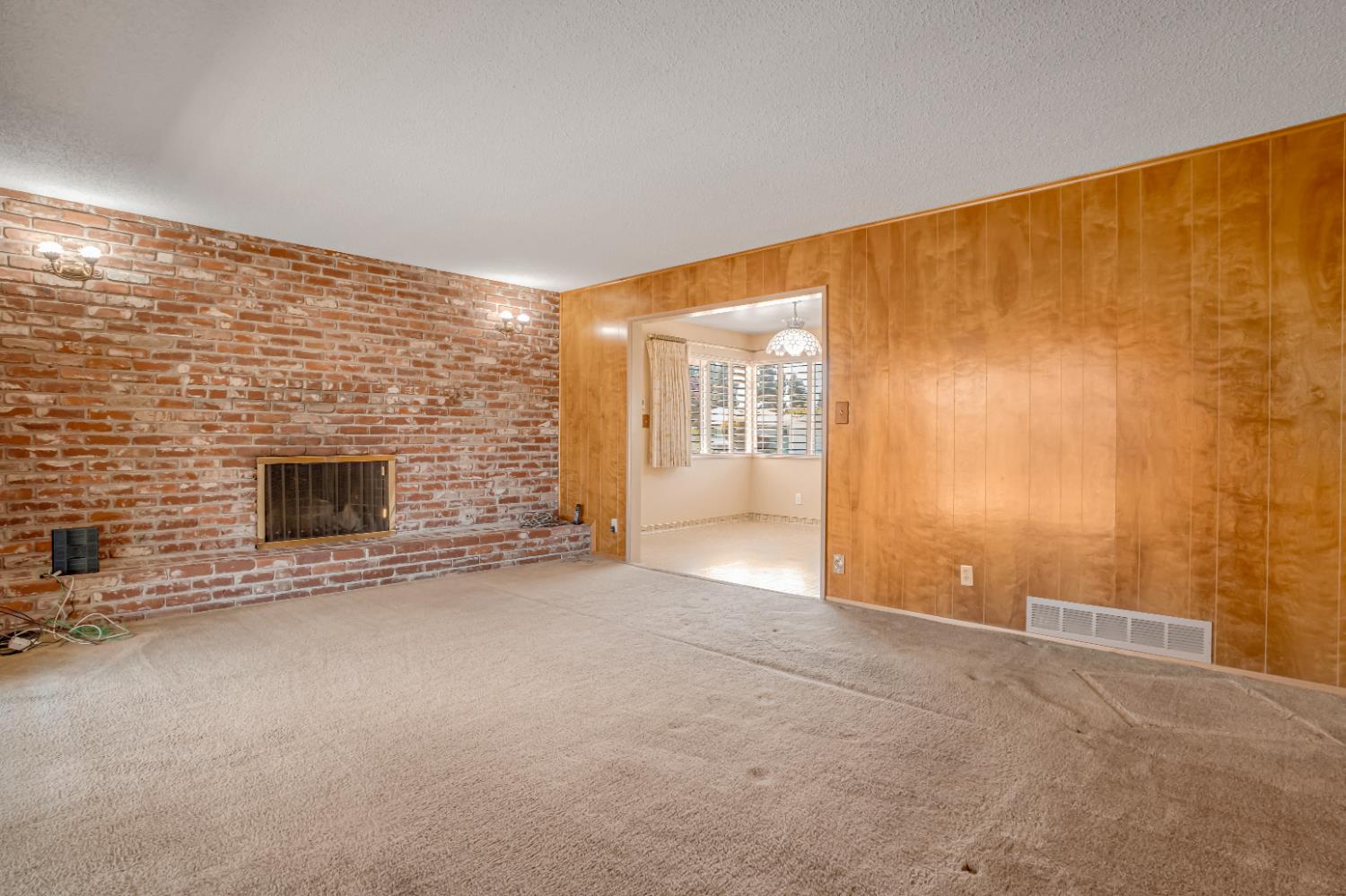 758 E Dovewood Ln, Fresno, CA 93710