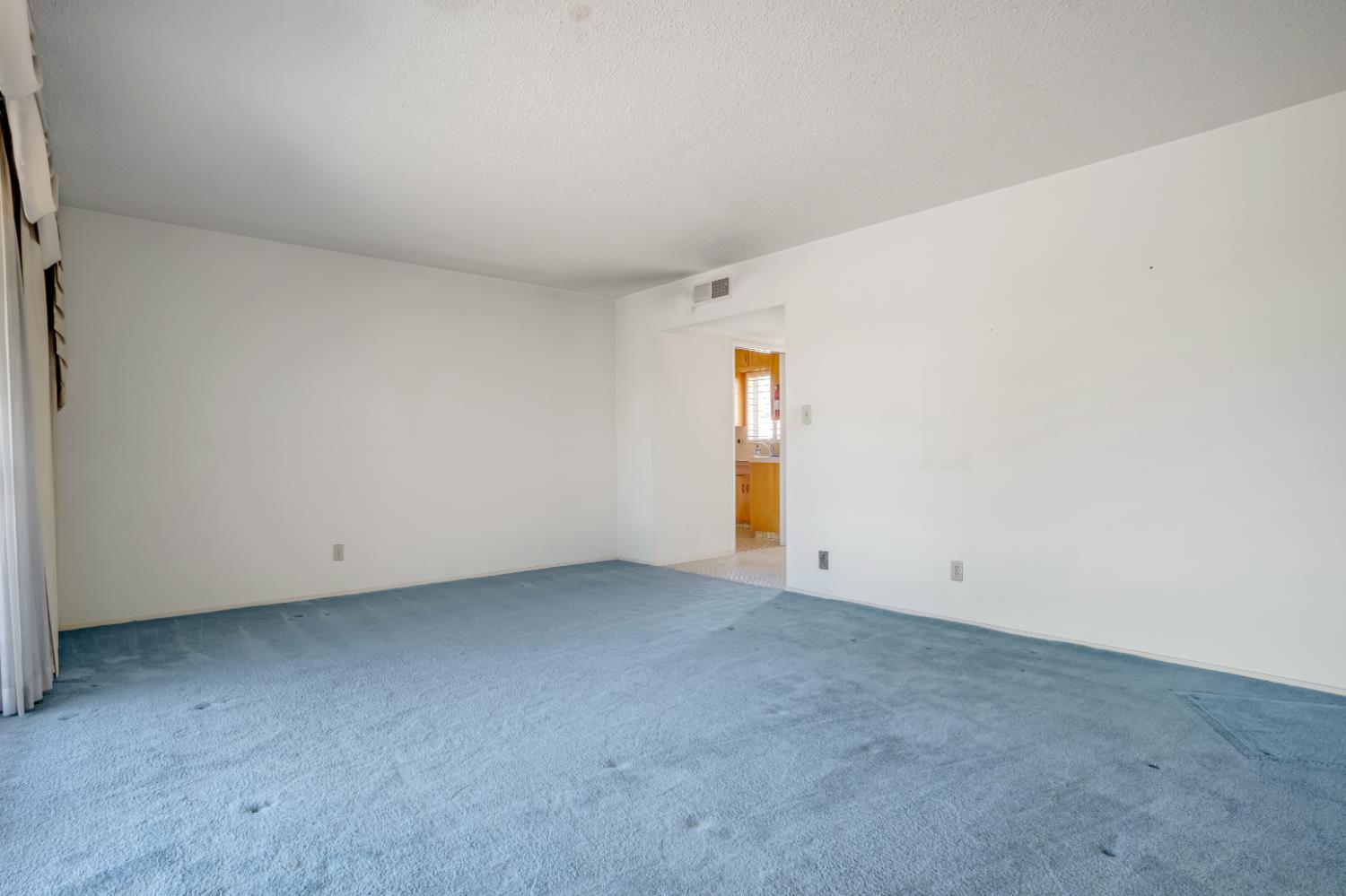 758 E Dovewood Ln, Fresno, CA 93710