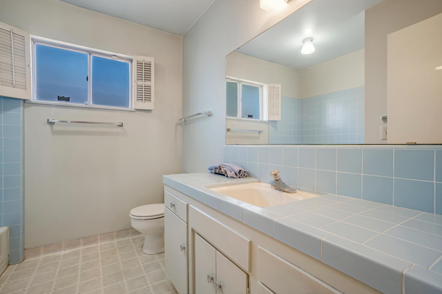 758 E Dovewood Ln, Fresno, CA 93710