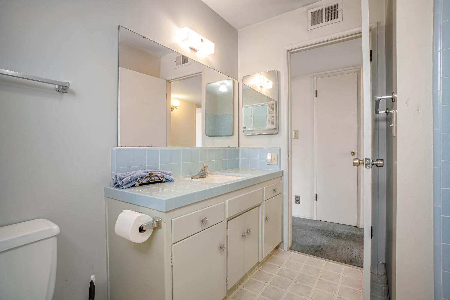 758 E Dovewood Ln, Fresno, CA 93710