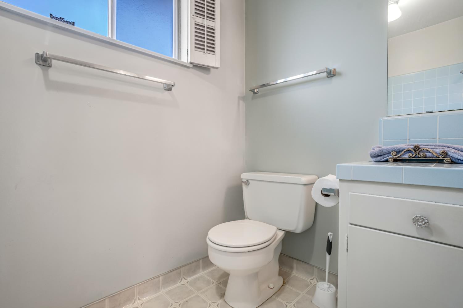 758 E Dovewood Ln, Fresno, CA 93710