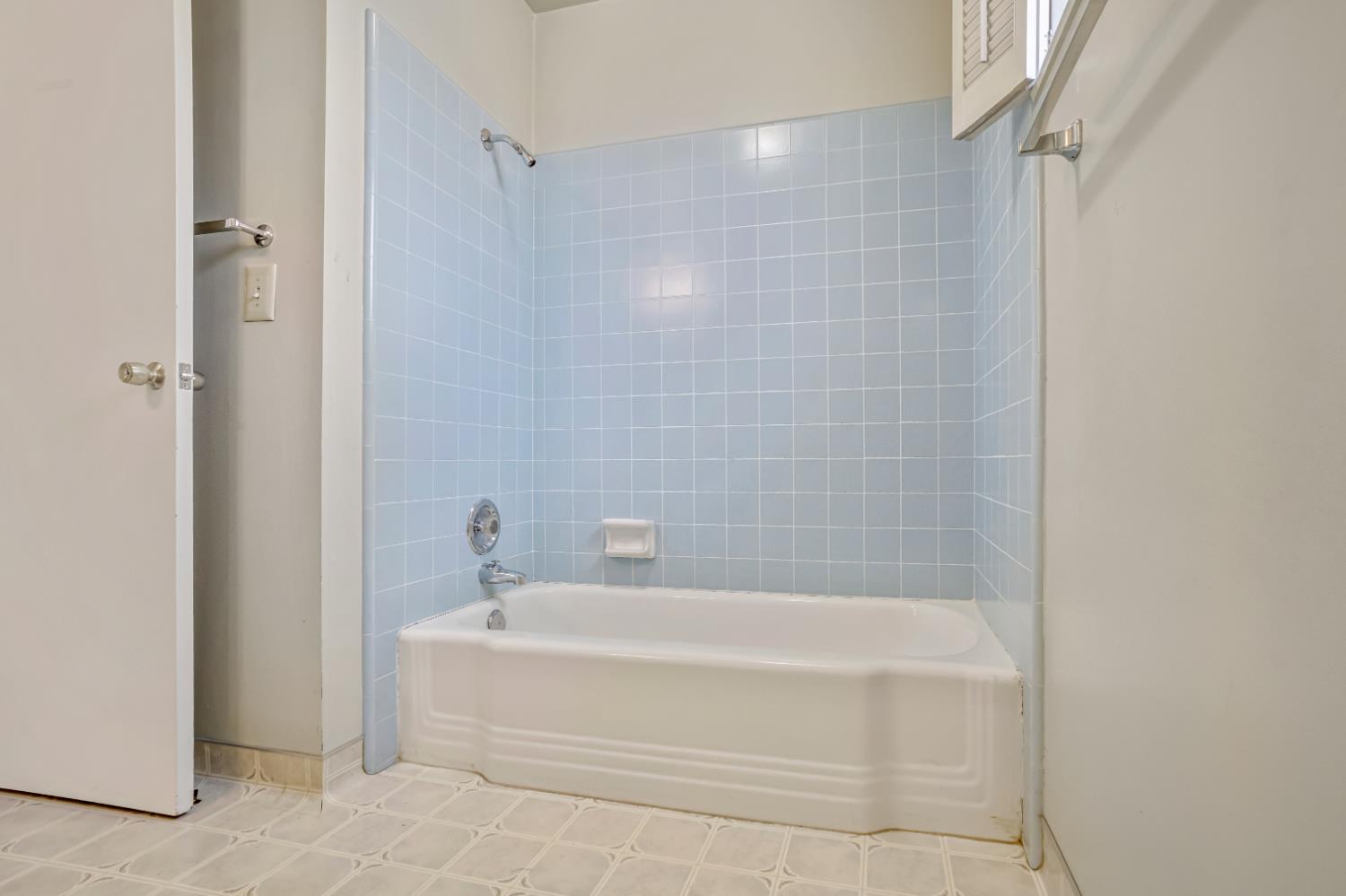 758 E Dovewood Ln, Fresno, CA 93710