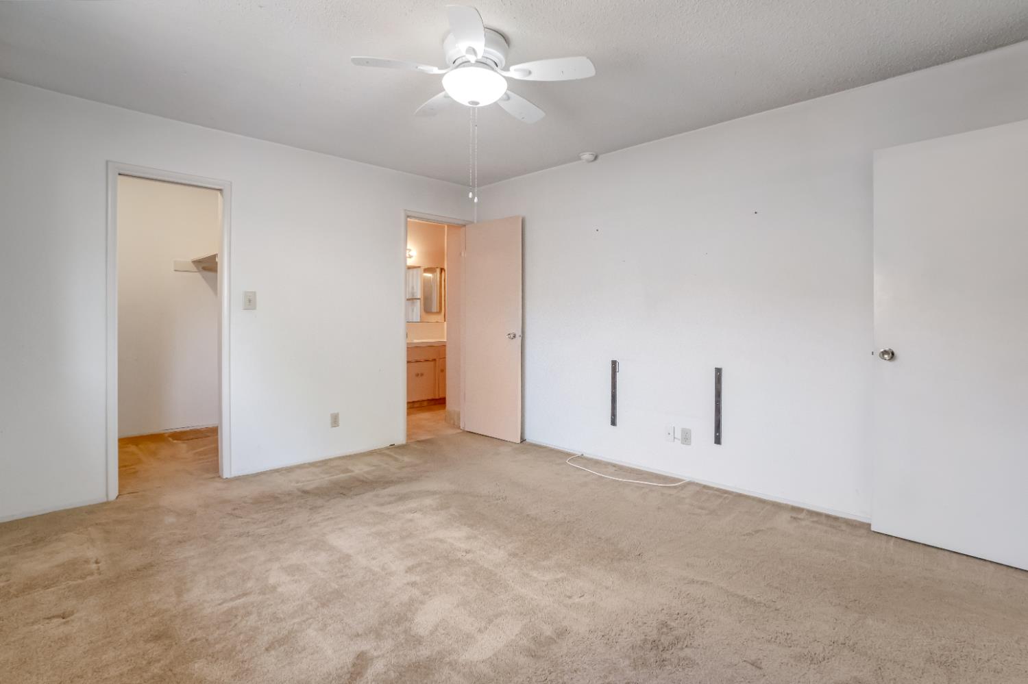758 E Dovewood Ln, Fresno, CA 93710
