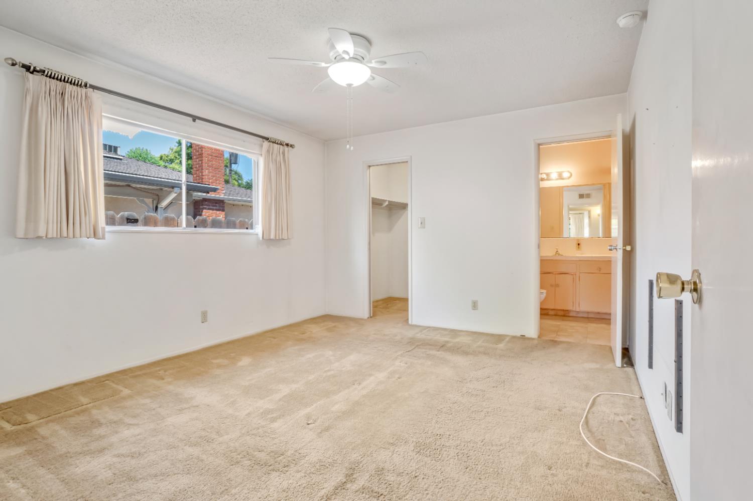 758 E Dovewood Ln, Fresno, CA 93710