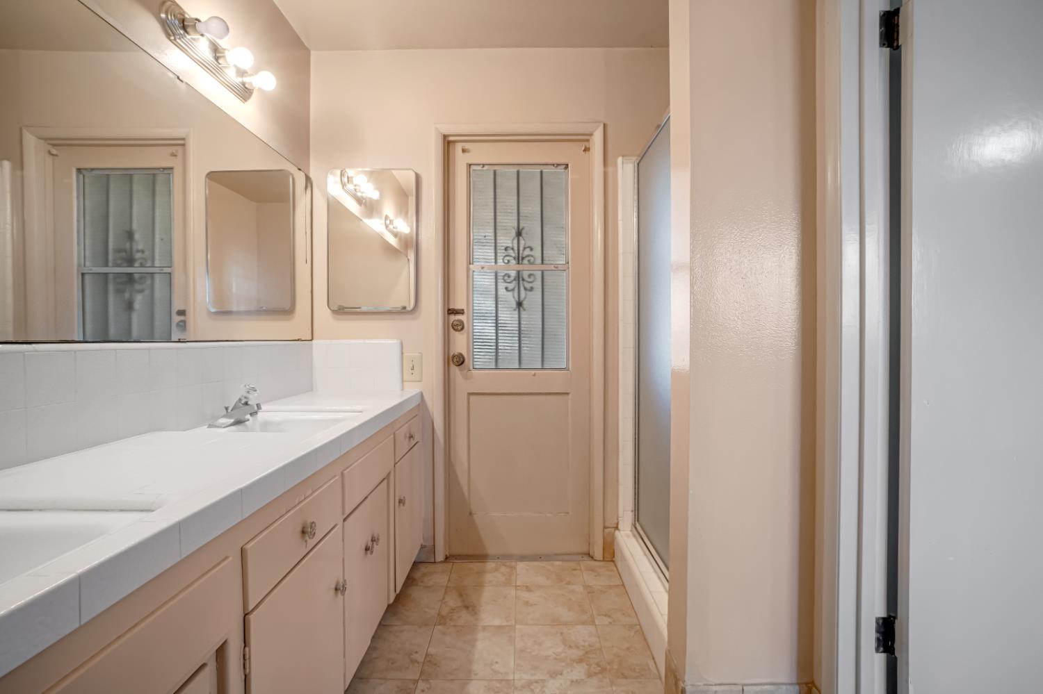 758 E Dovewood Ln, Fresno, CA 93710