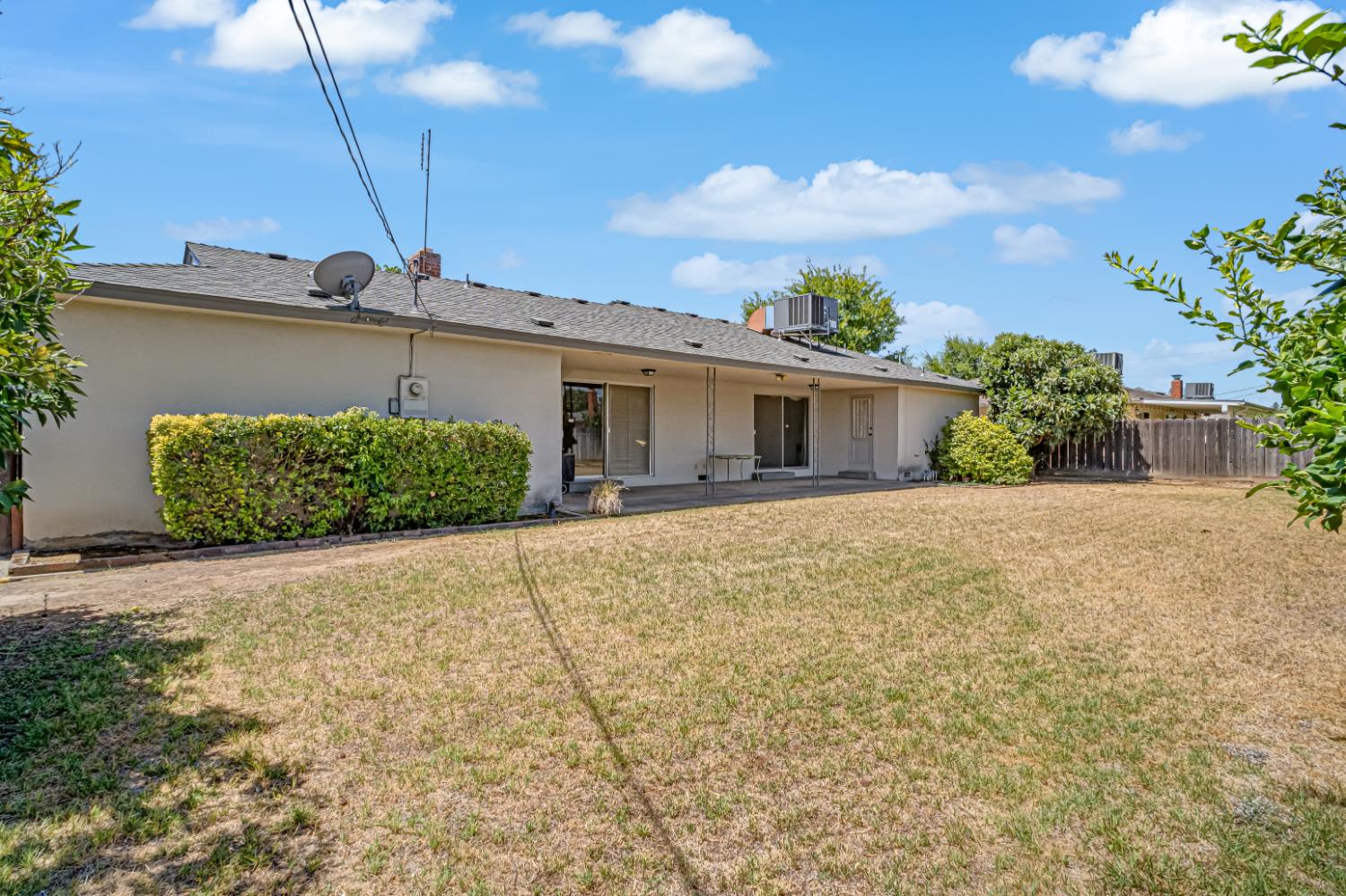 758 E Dovewood Ln, Fresno, CA 93710