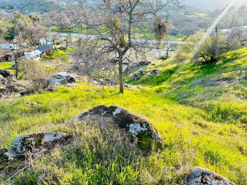344 Squaw Valley Rd, Yokuts Valley, CA 93675