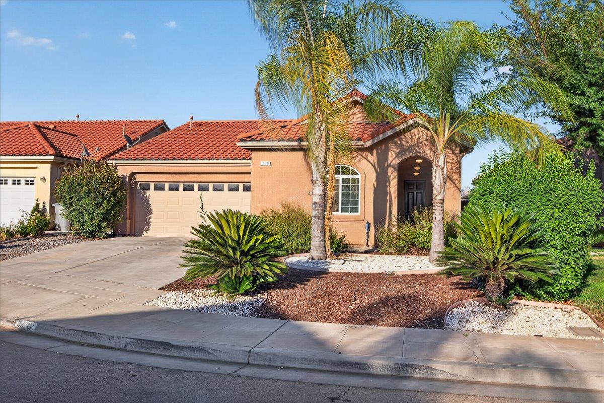 750 Celaya Way, Orange Cove, CA 93646