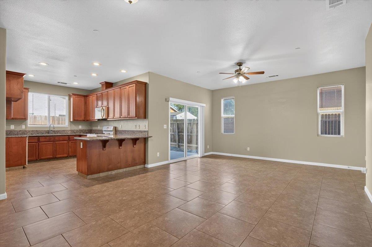 750 Celaya Way, Orange Cove, CA 93646