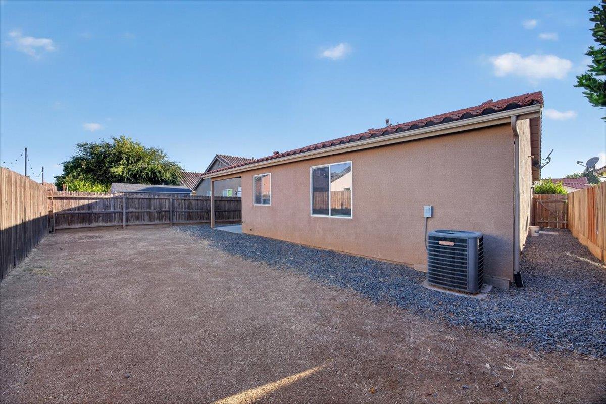 750 Celaya Way, Orange Cove, CA 93646