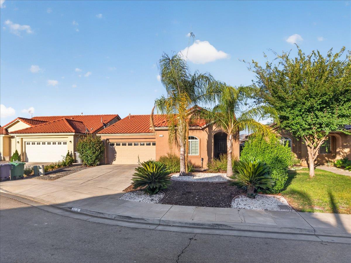750 Celaya Way, Orange Cove, CA 93646