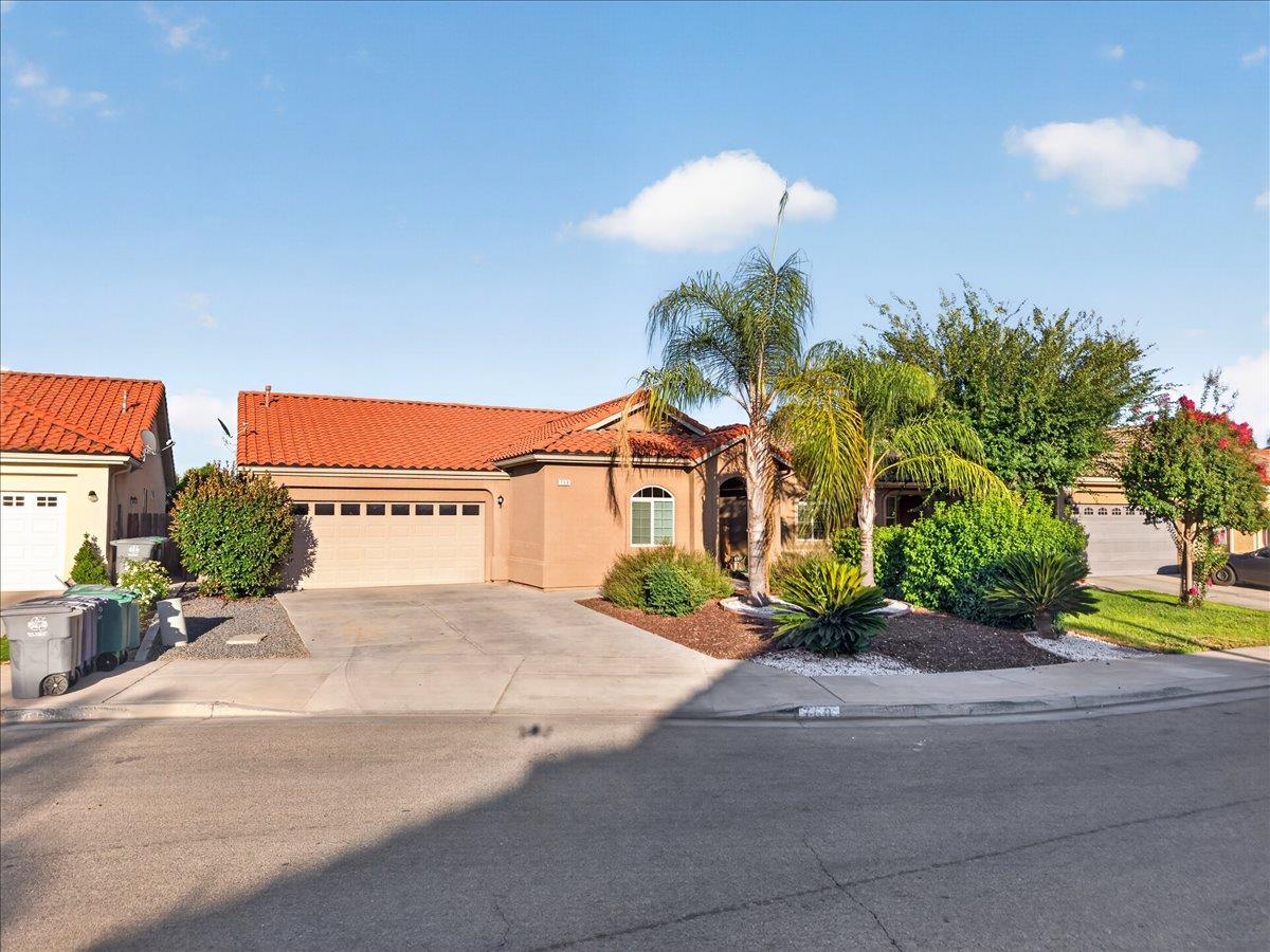 750 Celaya Way, Orange Cove, CA 93646