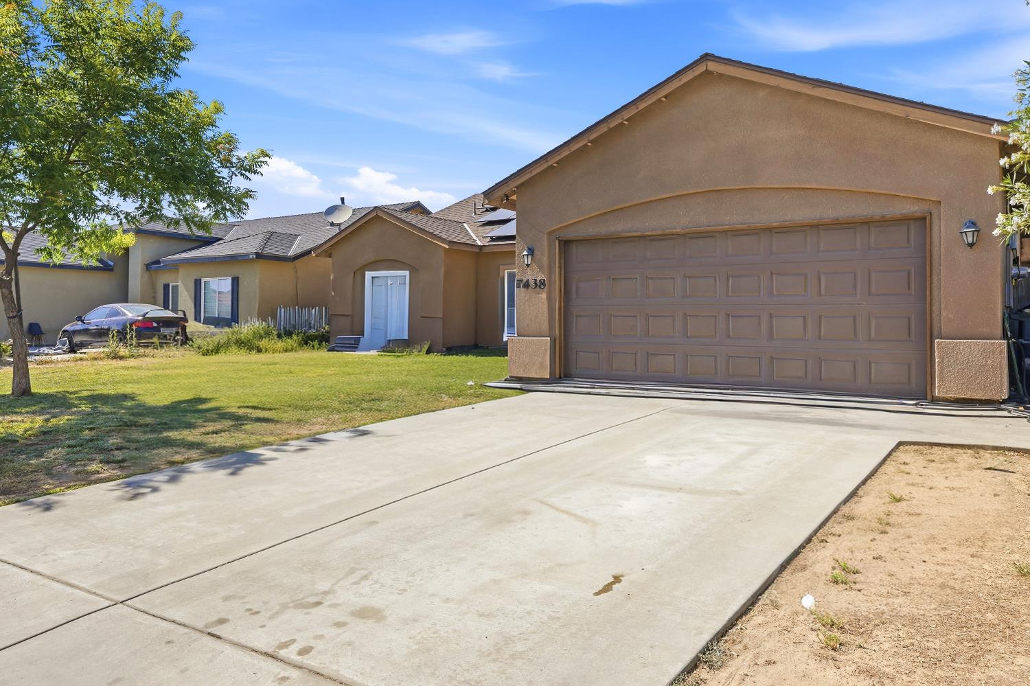 7438 Ensminger Ave E, Visalia, CA 93291